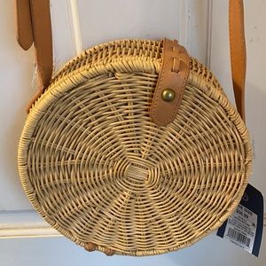 Straw circle crossbody bag